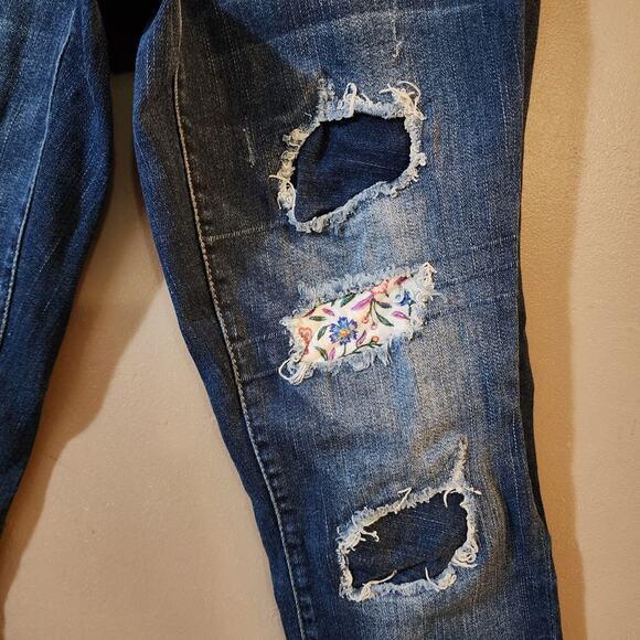 Mossimo Womens Mid Rise Jegging Skinny Jeans Size 00/24 Distressed Patched Capri - Picture 6 of 9